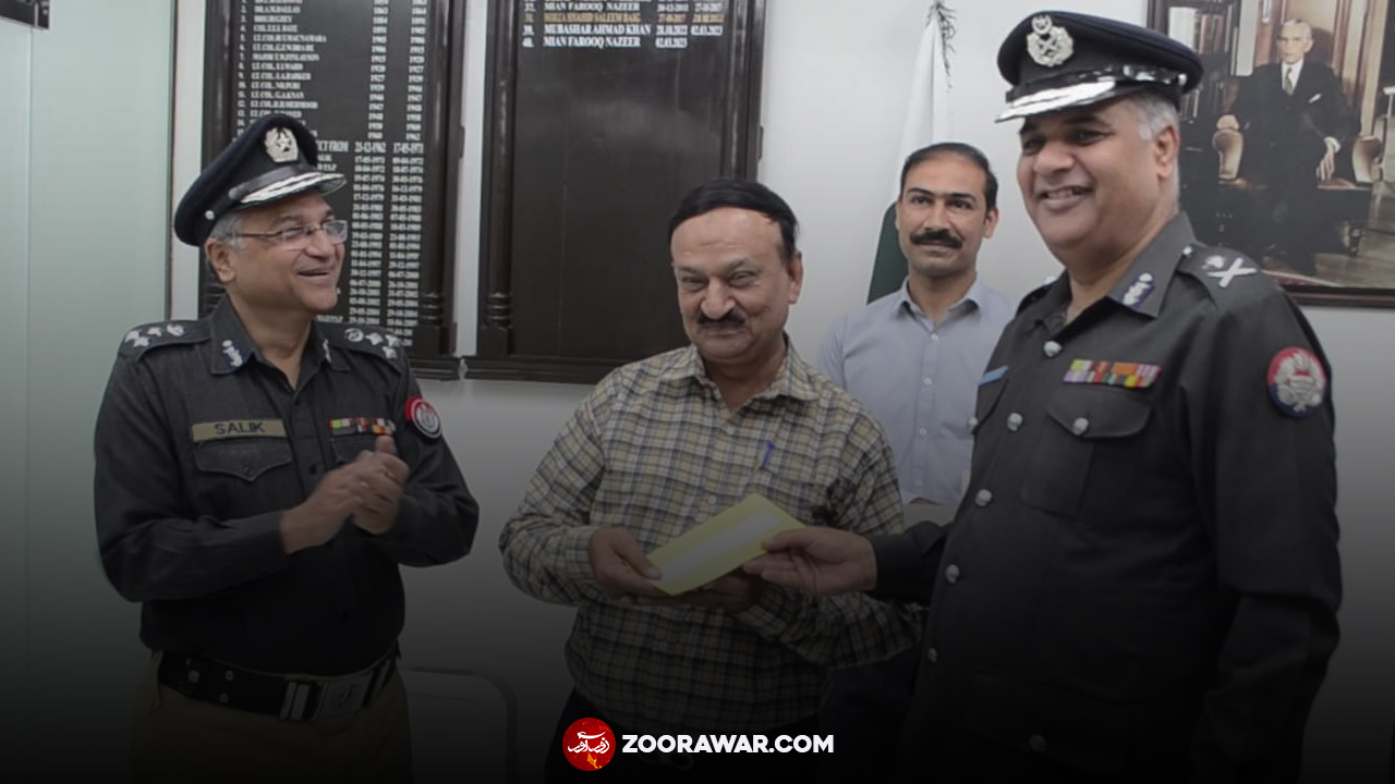 IG Prisons Punjab Mian Farooq Nazir distributed checks...