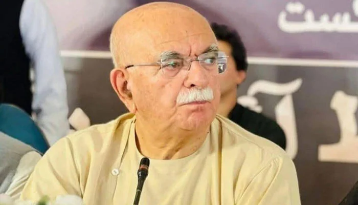 محمود خان اچکزئی کا آئین و پارلیمنٹ کی بالادستی کے لیے اتفاقِ رائے کی حمایت کا اعلان 