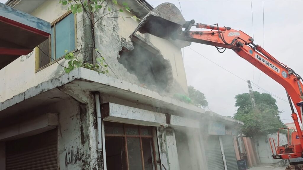 Major operation against encroachments in Sector 141-G, several illegal houses demolished